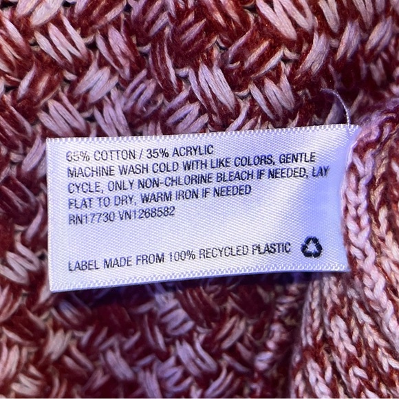 Red Universal Thread Sweater (Large) - Picture 4 of 4